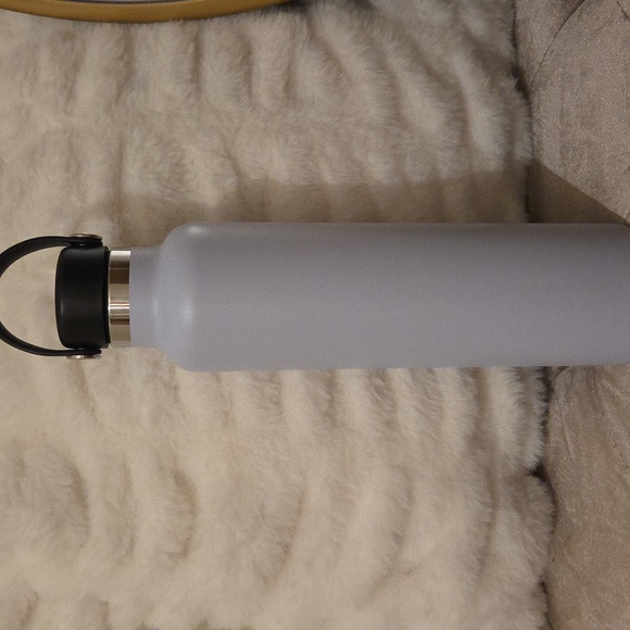 Hydro Flask 24oz Lavender Bottle with Black Lid And Handle - Picture 4 of 12